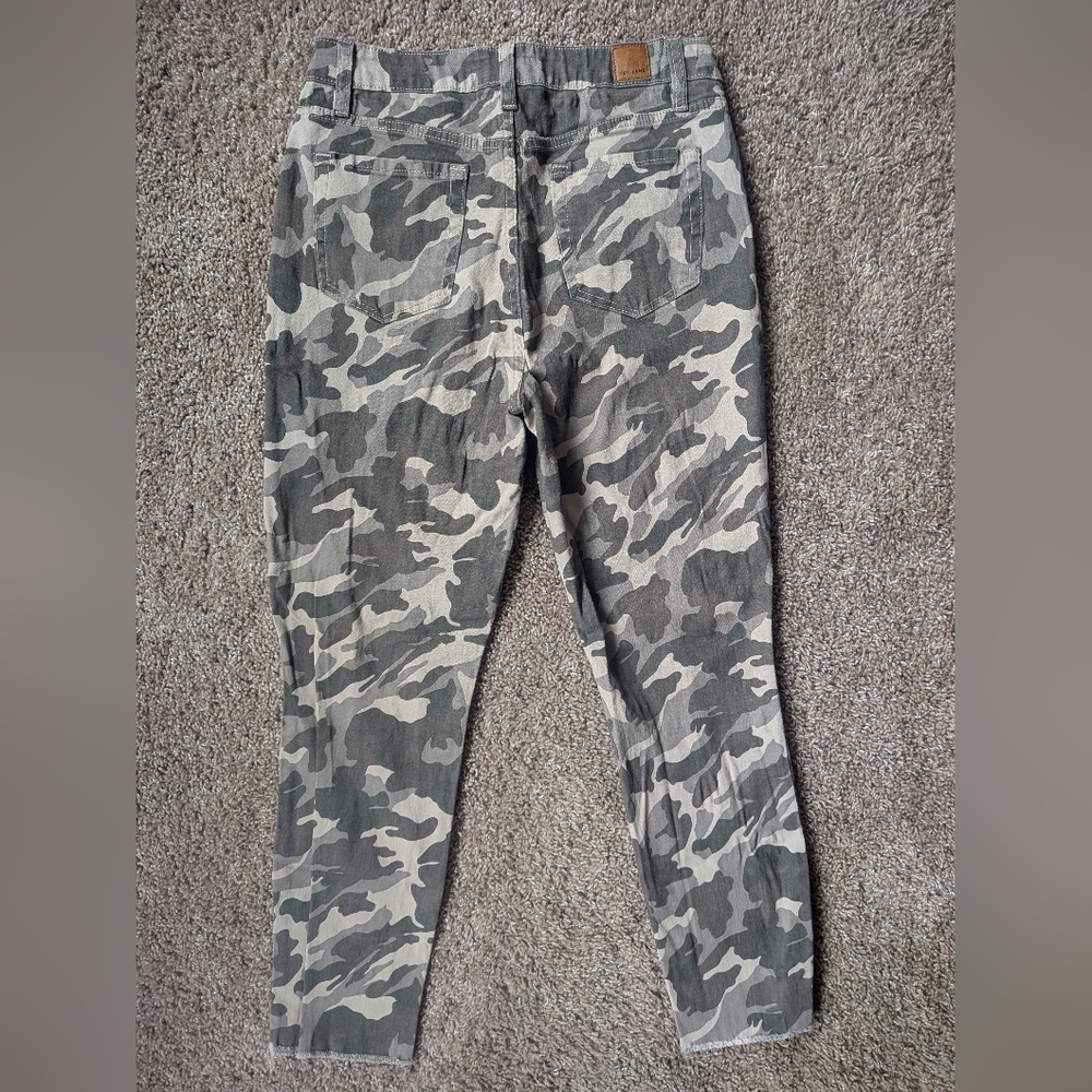 YMI Camouflage Distressed Skinny Stretch Jeans Size 11 - Picture 2 of 9